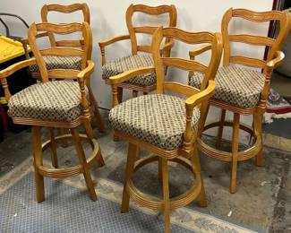 6 Cushioned Swivel Stools