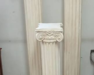 2 Pillar Lamps wPillar Stand
