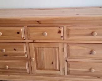 Broyhill 8 Drawer Dresser