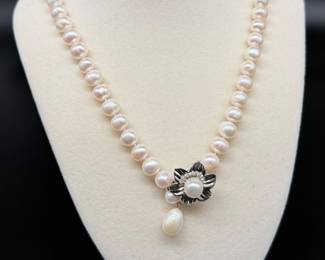 Pearl with Flower Necklace