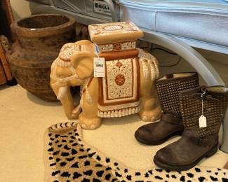 Women's Shoes, Ceramic Elephant Stand, Migun Thermal Massage Bed