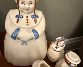 Shawnee Pottery "Dutch Girl" (Jill) cookie jar