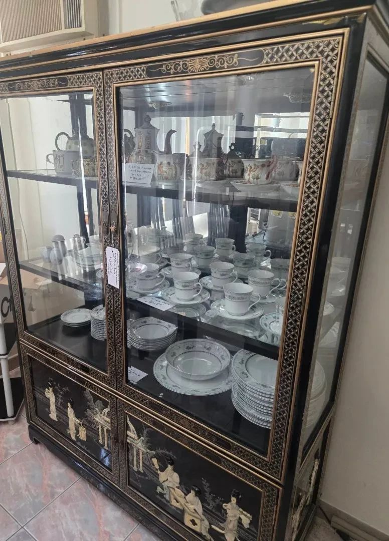 001 Gorgeous Chinoiserie Black Lacquer Curio Cabinet
