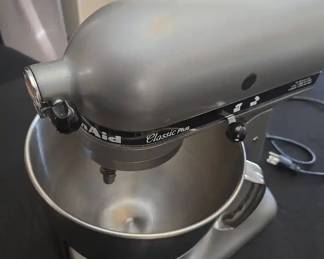 KitchenAid Classic Plus 4.5Quart TiltHead Stand Mixer  Silver  Model KSM75 Series  275 Watts