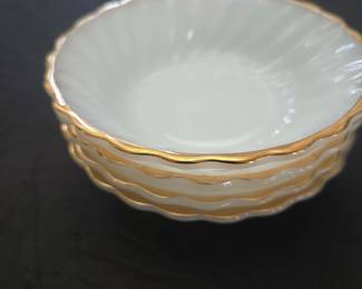 Anchor Hocking Fire King Milk Glass Swirl Dessert Bowls  Gold Rim  Set Of Four