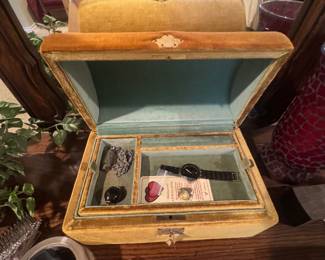 Jewelry box