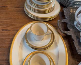 Noritake Crestwood Gold fine china collection, featuring a classic white porcelain body accented with an elegant, wide gold band.