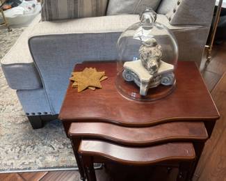 Nesting table