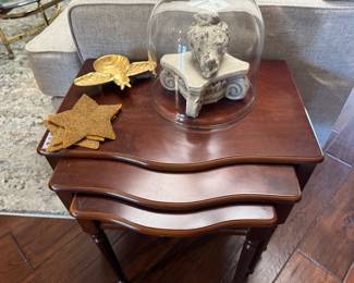 Nesting table