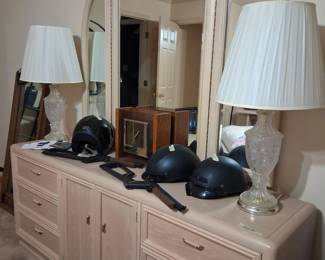 DRESSER