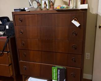 chest of drawers