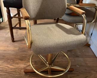 4 of these bar stools