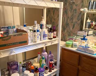cosmetics & bathroom stuff