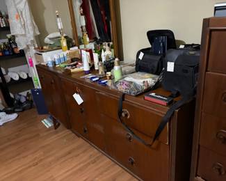 dresser w/mirror