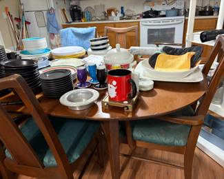 drop leaf vintage table w/6 chairs