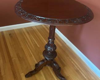 ANTIQUE TABLE ~ $100 - DIAMETER 23 3/4, H 32 1/4