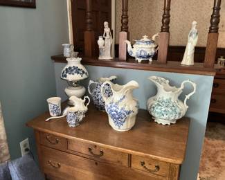 Pretty blue & white porcelain on nice oak server