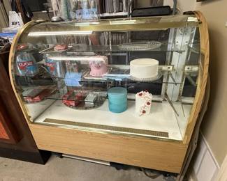 display case / pastry display case