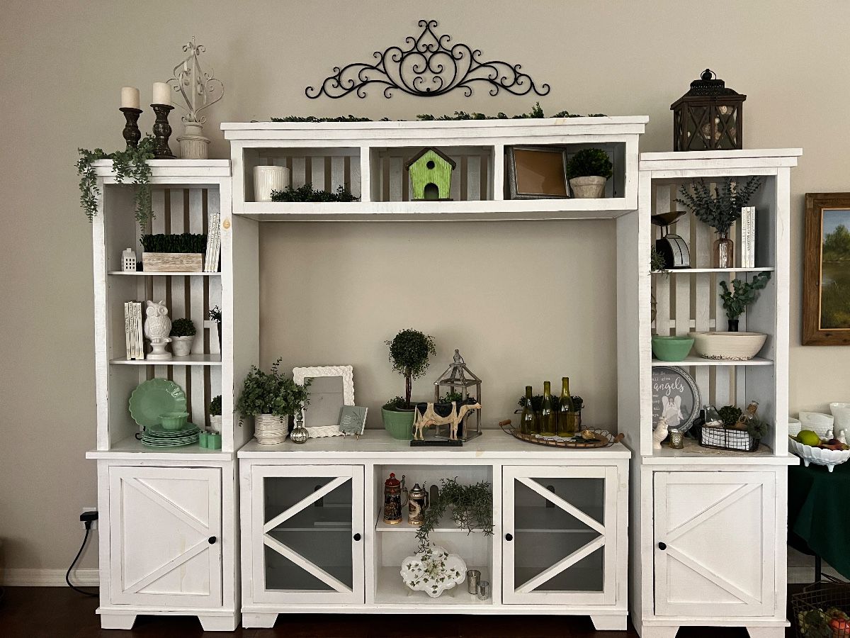 DARLING FARMHOUSE STYLE WALL UNIT AND DECOR