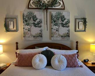 KING SLEEP NUMBER BED, QUALITY KING LINENS, PAIR OF OAK NIGHTSTANDS, PAIR OF TABLE LAMPS, WALL DECOR