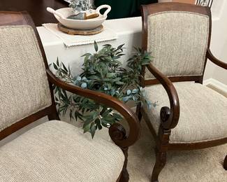 QUALITY CHAIRS, ARTIFICIAL GREENERY, DECOR