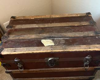 VINTAGE TRUNK