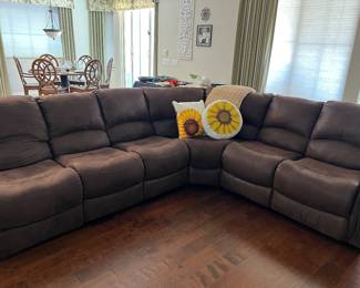 QUALITY RECLINING SECTIONAL SOFA