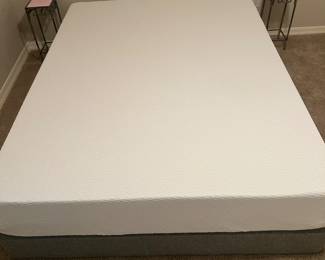 QUEEN TUFT AND NEEDLE (2021) BOX SPRING AND MATTRESS