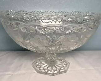 Large Cut-Pattern Crystal Pedestal Bowl – Floral Design, 12in.