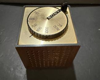 70s Cube Transistor Radio