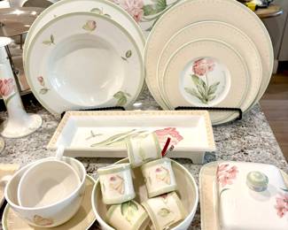 Villeroy & Boch service for 8