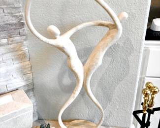 Pas de Deux sculpture