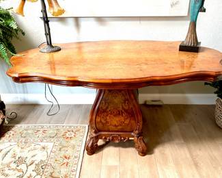 Splendid vintage Italian inlaid design table