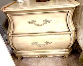 Bombe style pearl night chests
