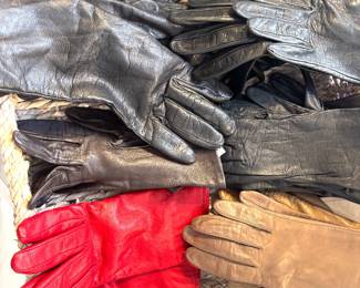 Leather gloves