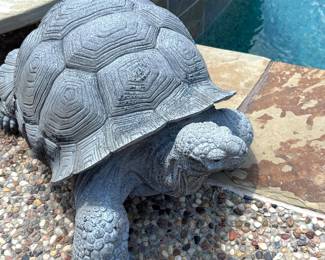 Large polystone turtle