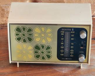 Zenith Solid State Flower Power Radio 