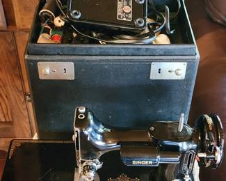 Singer Featherweight Sewing Machine 