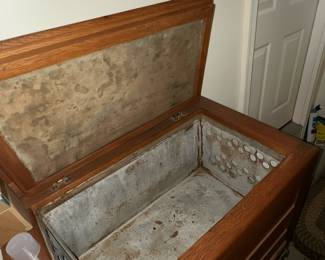 Eskimo Oak Icebox