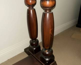 Traditional Style Console Table with Turned Legs