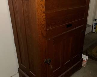 Eskimo Oak Icebox