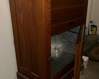 Eskimo Oak Icebox