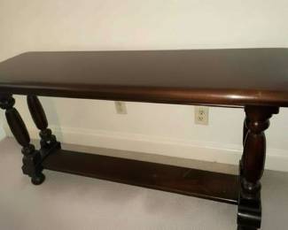 Traditional Style Console Table with Turned Legs