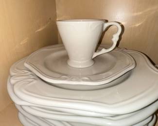 Tabletops Unlimited Chantilly Pattern Dinnerware