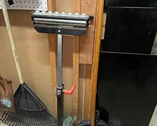Adjustable Roller Stand with Multi-Directional Rollers
