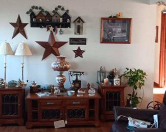 Coffee and end tables, Lamps