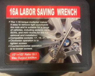 Torque multiplier lug nut remover tool set