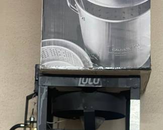Outdoor Gourmet seafood boiling kit featuring a large capacity aluminum pot and a high-pressure propane burner stand