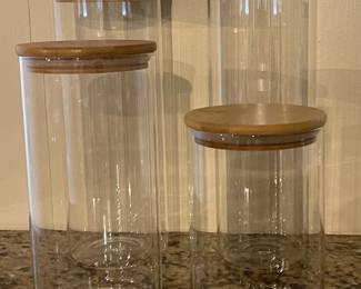 clear borosilicate glass food storage jars featuring airtight bamboo lids