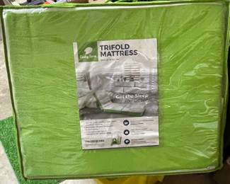 Tri-fold mattress